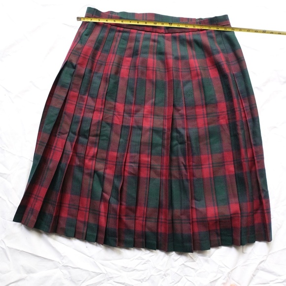 Red and Green Plaid Pleated Kilt Made in Scotland Pure New Wool sz 18 UK - Picture 9 of 10